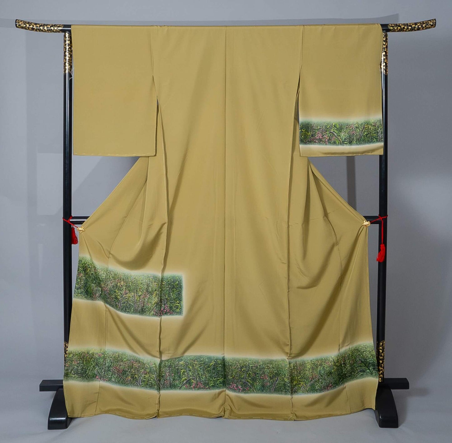 新品【訪問着】 麦藁色(むぎわら色) 植物文様|刺繍 絹100% 八掛付き 未仕立て