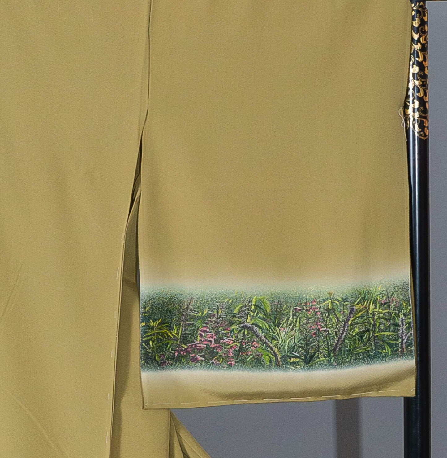 新品【訪問着】 麦藁色(むぎわら色) 植物文様|刺繍 絹100% 八掛付き 未仕立て
