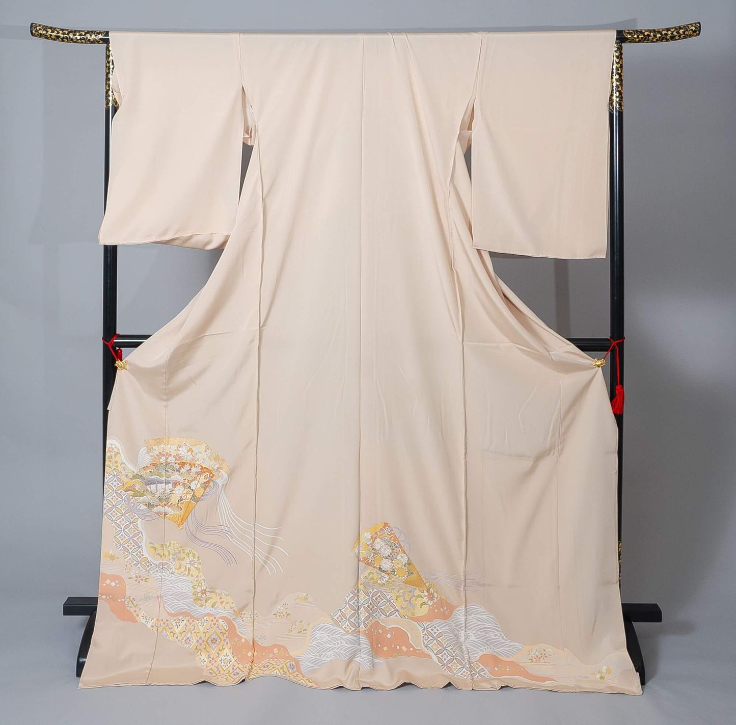 新品【色留袖】亜麻色 檜扇(ひおうぎ)×七宝柄|友禅染め 絹100% 八掛付き 未仕立て