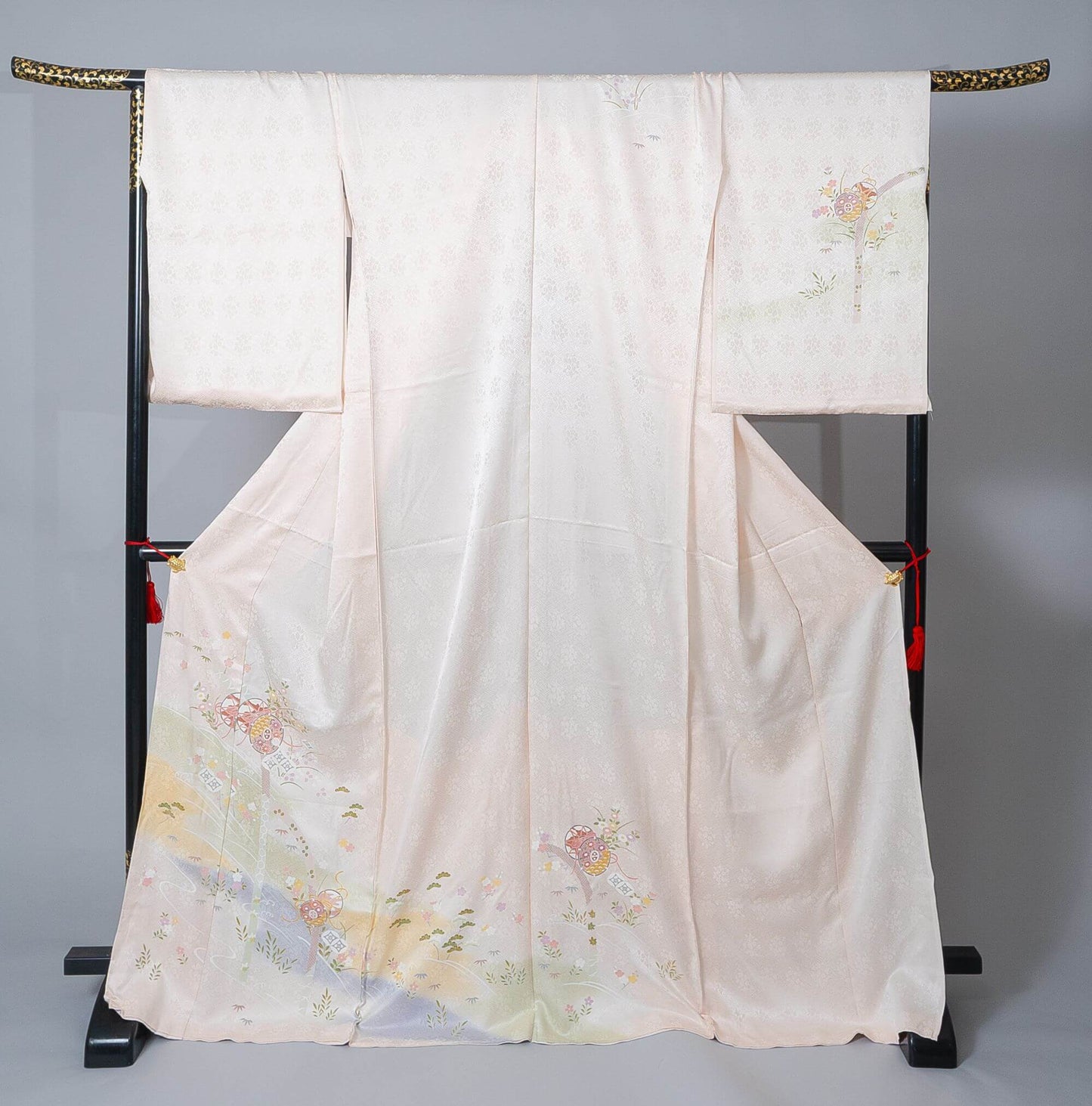 新品【訪問着】 薄桜色 鼓|友禅染め 絹100% 八掛付き 未仕立て
