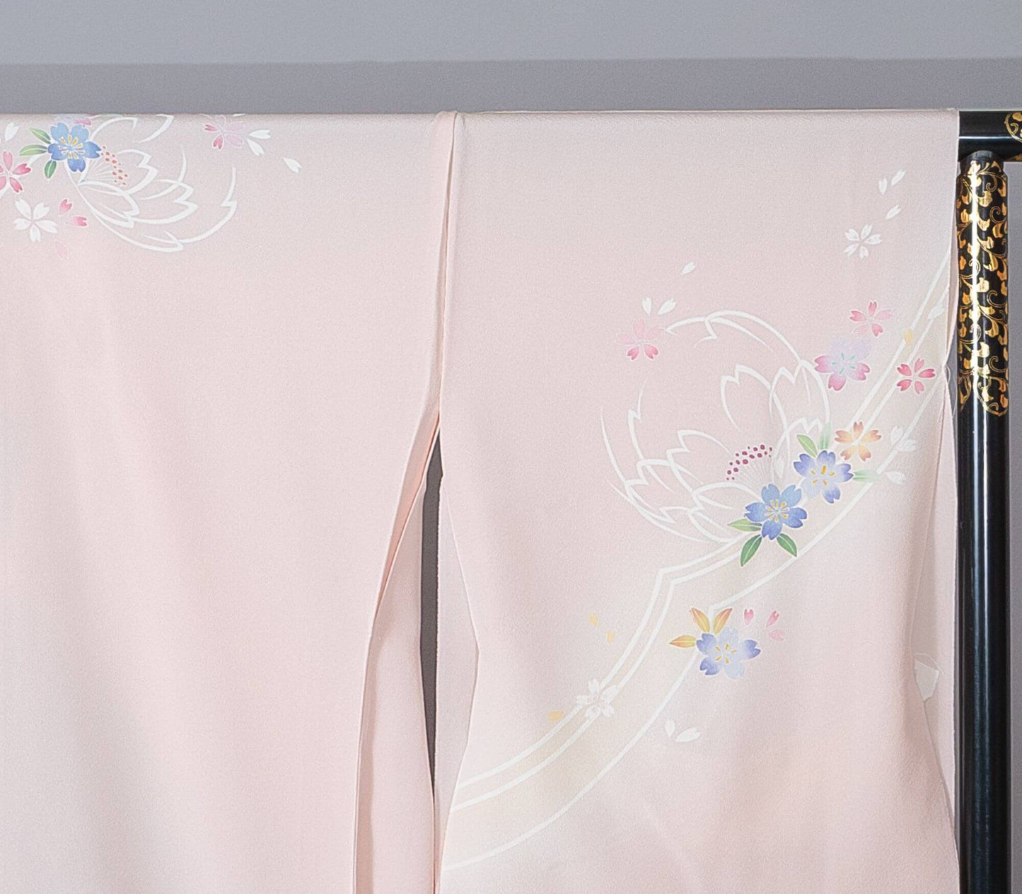 新品【訪問着】淡い桜色× 桜|友禅染め 絹100% 八掛付き 未仕立て