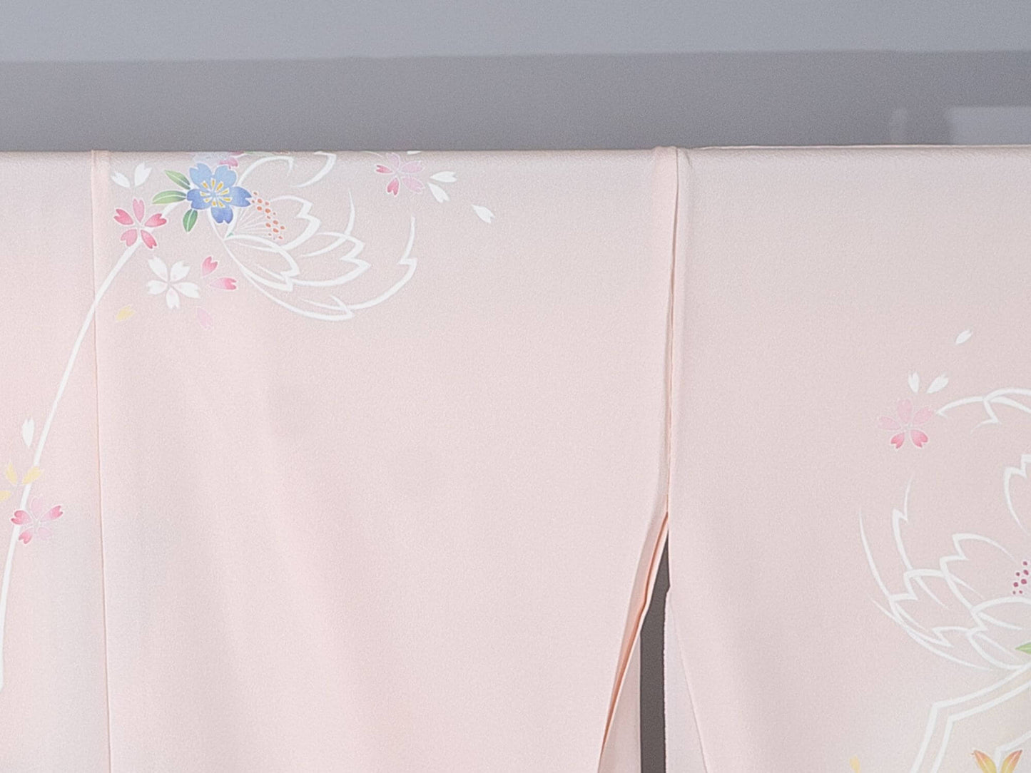 新品【訪問着】淡い桜色× 桜|友禅染め 絹100% 八掛付き 未仕立て