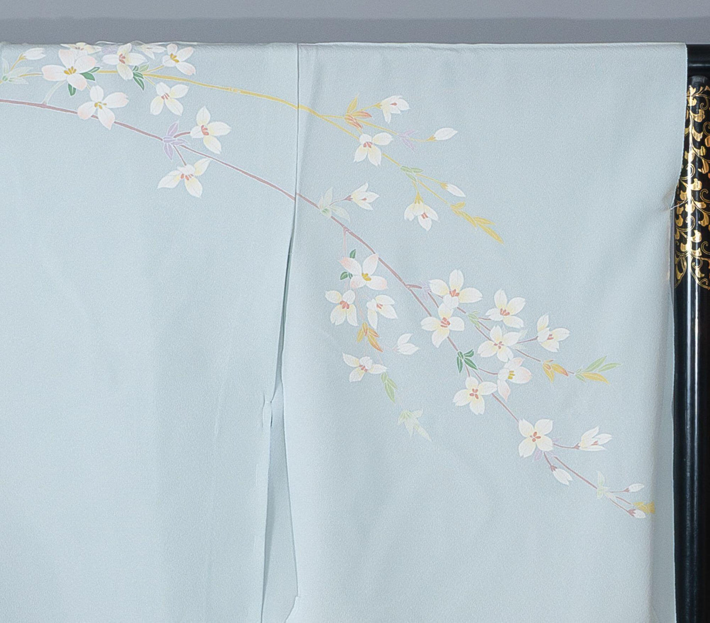 新品【訪問着】 白青磁色 ハナミズキ|友禅染め 絹100% 八掛付き 未仕立て
