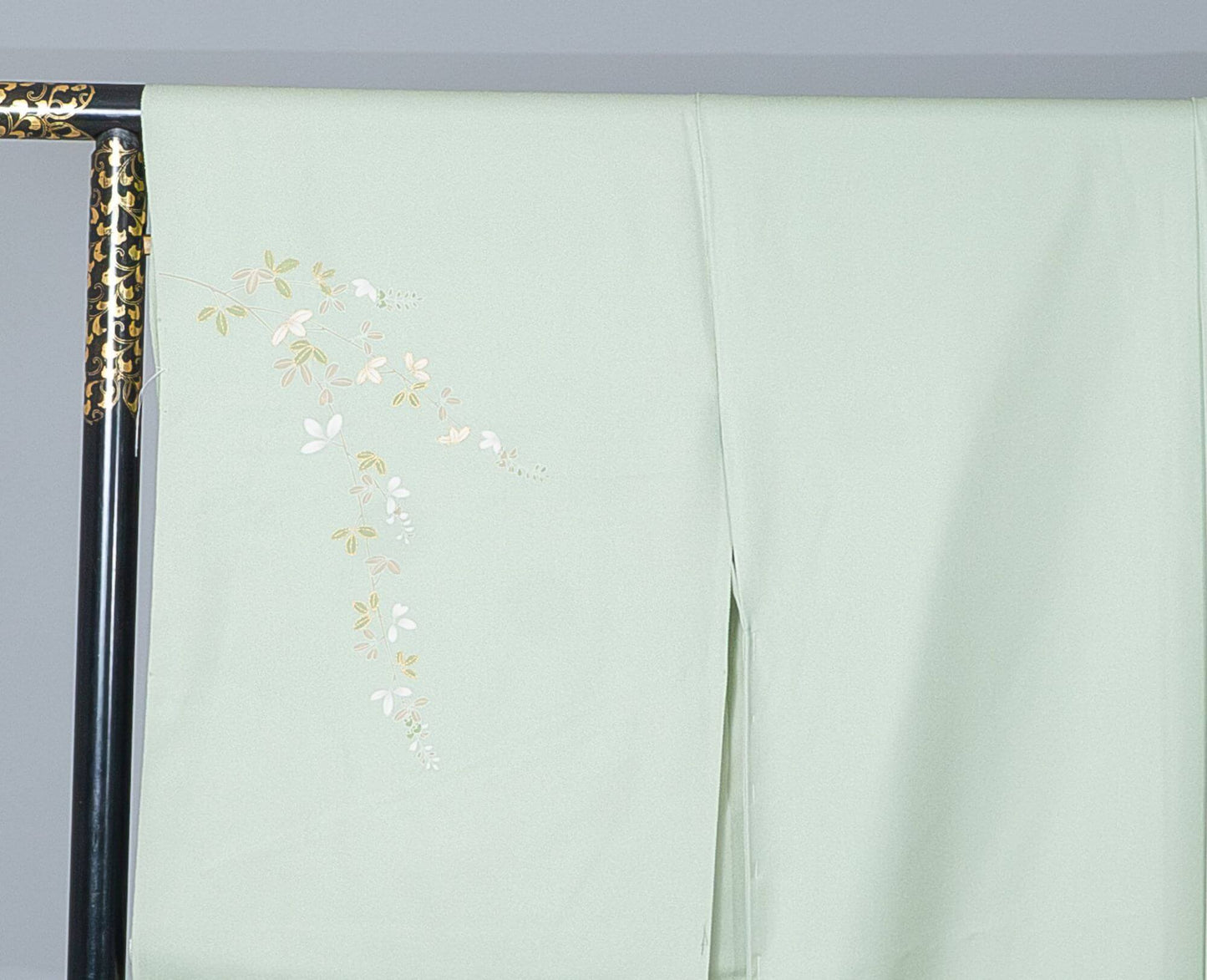 新品【訪問着】薄緑 文様入り雪輪×杜若(かきつばた)|友禅染め 絹100% 八掛付き 未仕立て